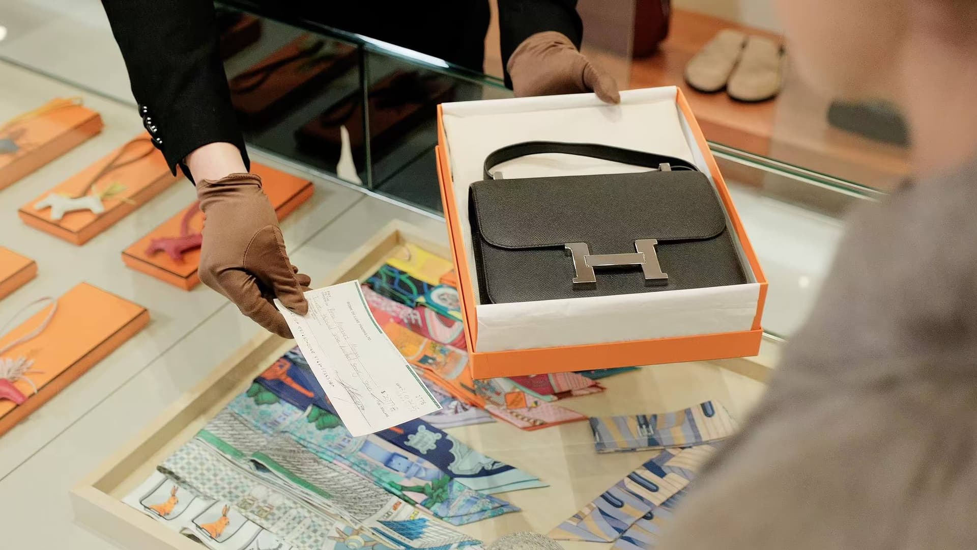 Hermès authentication at Rome Station